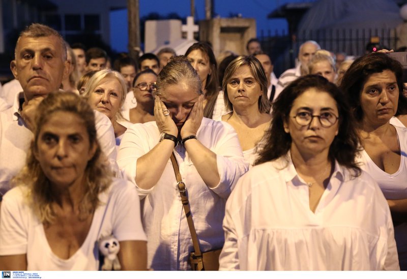 Ράγισαν καρδιές στο Μάτι -Στην εκδήλωση μνήμης για τα 96 θύματα [εικόνες] | iefimerida.gr 0