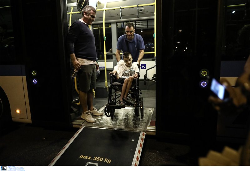 Φωτιά εν πλω στο πλοίο Ελ. Βενιζέλος -Ολοκληρώθηκε η αποβίβαση στον Πειραιά | iefimerida.gr 13