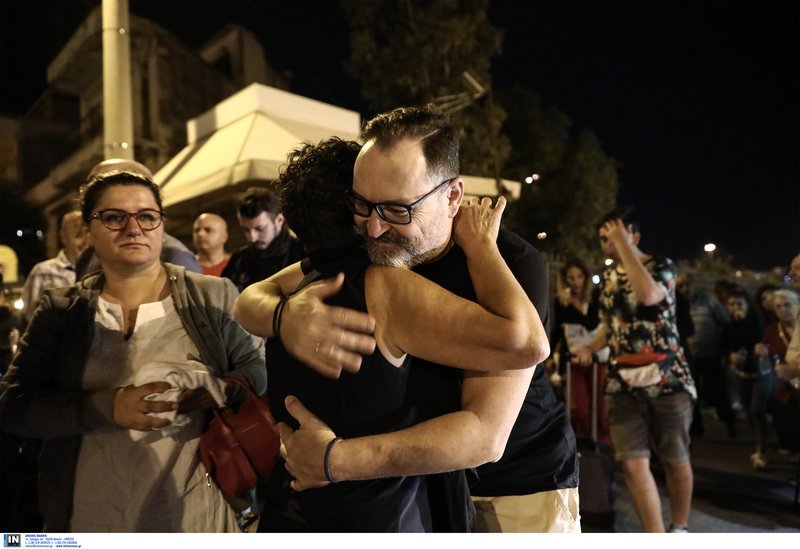 Φωτιά εν πλω στο πλοίο Ελ. Βενιζέλος -Ολοκληρώθηκε η αποβίβαση στον Πειραιά | iefimerida.gr 11