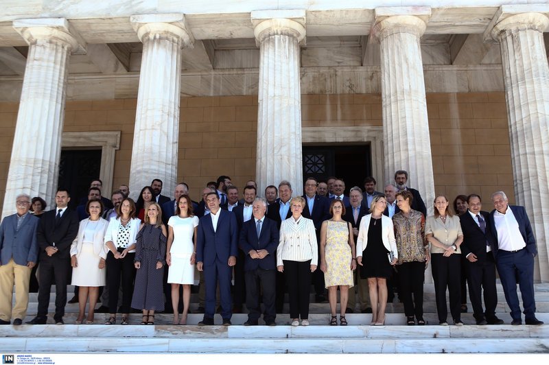 Στη σειρά για τη φωτό -Μάχη για μια θέση δίπλα στον Τσίπρα [εικόνες] | iefimerida.gr 42