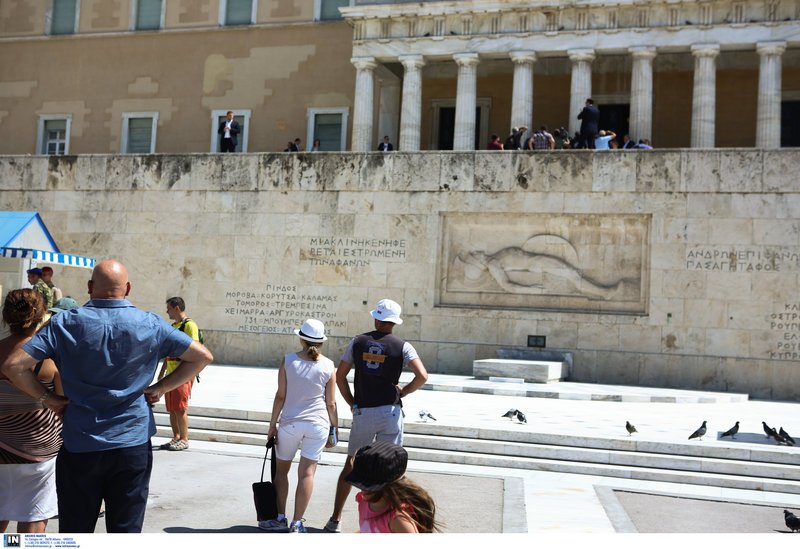 Στη σειρά για τη φωτό -Μάχη για μια θέση δίπλα στον Τσίπρα [εικόνες] | iefimerida.gr 40