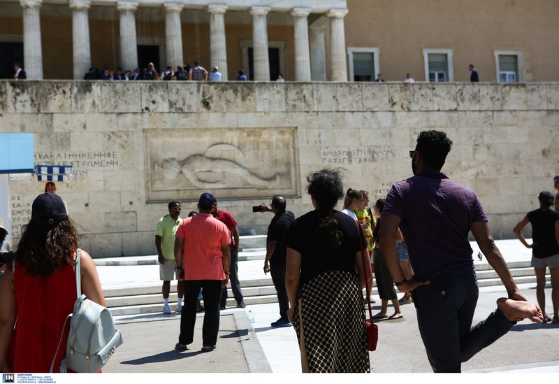 Στη σειρά για τη φωτό -Μάχη για μια θέση δίπλα στον Τσίπρα [εικόνες] | iefimerida.gr 37