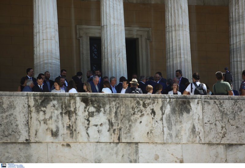 Στη σειρά για τη φωτό -Μάχη για μια θέση δίπλα στον Τσίπρα [εικόνες] | iefimerida.gr 35