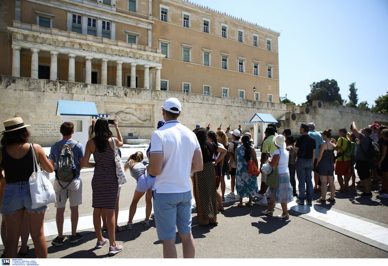 Στη σειρά για τη φωτό -Μάχη για μια θέση δίπλα στον Τσίπρα [εικόνες] | iefimerida.gr 34