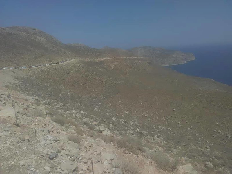 Κρήτη: «Βούλιαξε» από κόσμο ο Μπάλος -«Ουρές» παρκαρισμένων αυτοκινήτων στο δρόμο για την παραλία [εικόνες] | iefimerida.gr 1