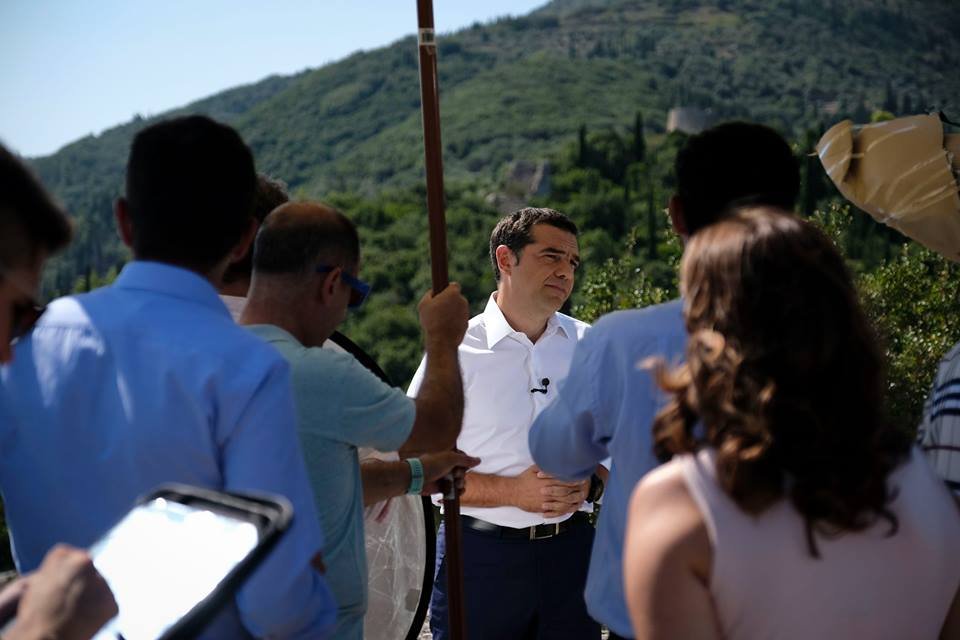 Μάλιστα, παρακολούθησε και τη βιντεοσκόπηση του διαγγέλματος