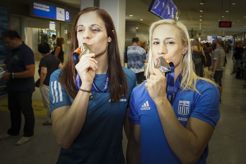 Επέστρεψαν στην Ελλάδα Στεφανίδη και Κυριακοπούλου [εικόνες] | iefimerida.gr 1