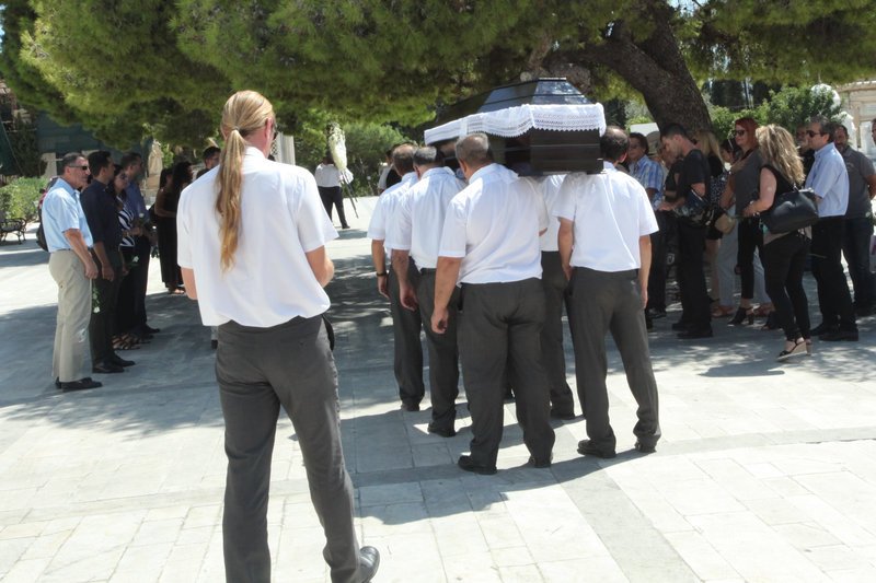 Το τελευταίο αντίο στον Κυριάκο Διακογιάννη [εικόνες] | iefimerida.gr 1