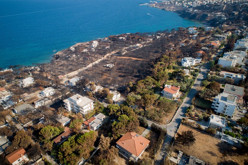 Η φωτιά σταμάτησε στη θάλασσα