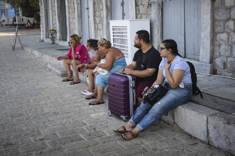 Αναμένοντας το πλοίο...