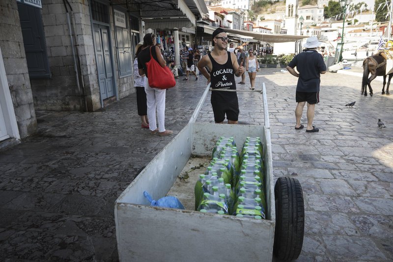 Παραγγελίες για εμφιαλωμένο νερό σε όλο το νησί
