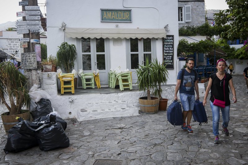 Η απόλυτη δυσφήμιση: Για 35 ώρες χωρίς ρεύμα, νερό, με σάπια τρόφιμα η Υδρα [εικόνες] | iefimerida.gr 37