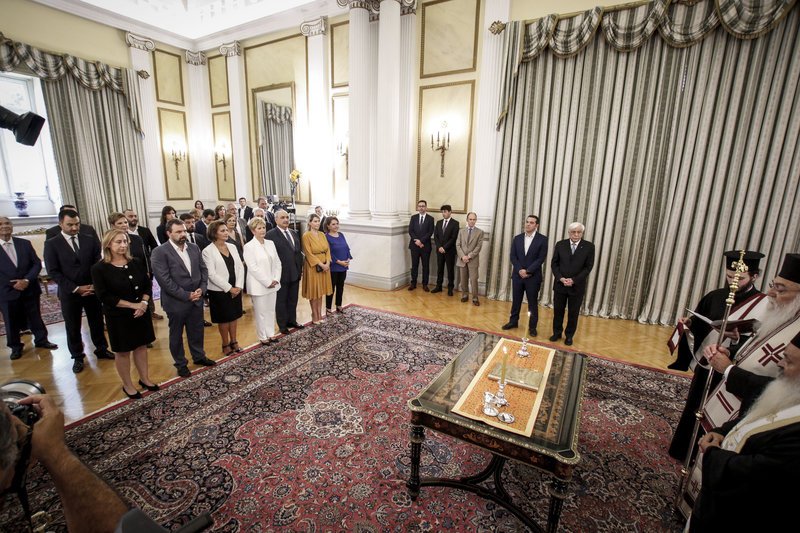 Οι νέοι υπουργοί ορκίσθηκαν από τον Επίσκοπο Μεθώνης κ. Κλήμη