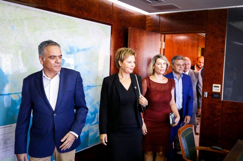 Αμήχανα χαμόγελα
