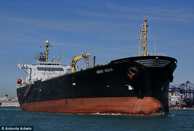 Ελληνας πλοίαρχος έσωσε ζευγάρι που επί 4 ημέρες πάλευε με τα κύματα στη Μαύρη Θάλασσα -Ηταν σε φουσκωτή βάρκα! [εικόνες] | iefimerida.gr 2