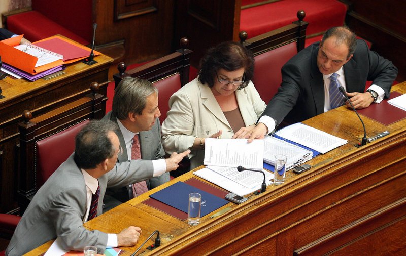 Εν συνεχεία τοποθετήθηκε υφυπουργός Εθνικής Παιδείας και Θρησκευμάτων στις κυβερνήσεις Kαραμανλή 2004-2007.