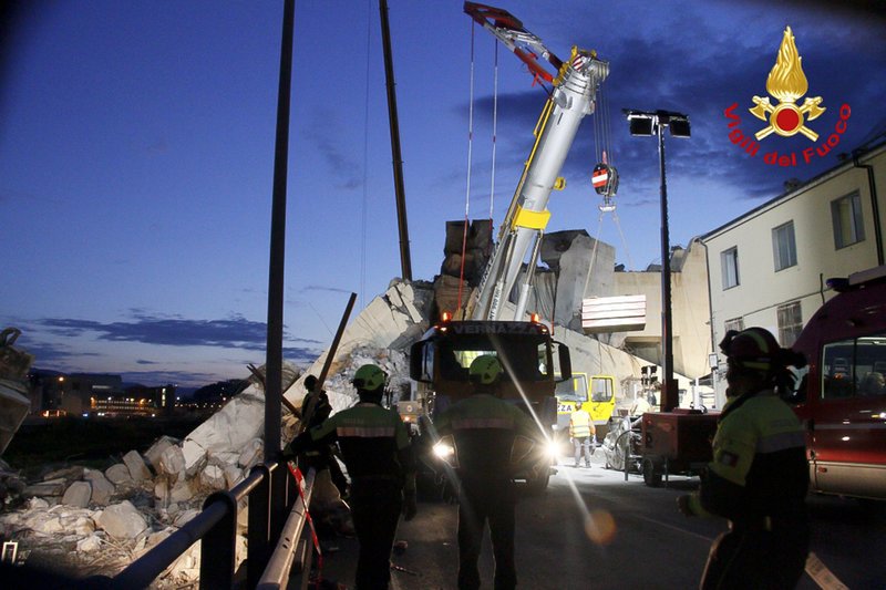 Τα θύματα της τραγωδίας στη Γένοβα: Μια τριμελής οικογένεια που ξεκληρίστηκε, ένας ποδοσφαιριστής, δύο εργάτες που καταπλακώθηκαν από μπάζα [εικόνες]  | iefimerida.gr 9