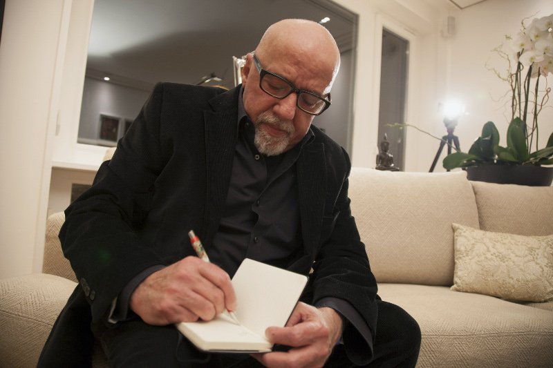 Μότο του «Όταν θέλεις κάτι πολύ, όλο το σύμπαν συνωμοτεί για να τα καταφέρεις.»