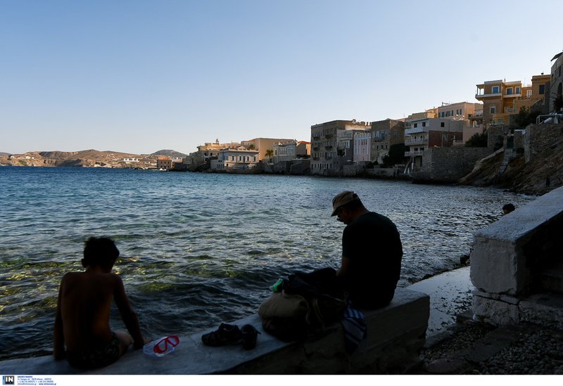 Τα υπέροχα καπετανόσπιτα στα Βαπόρια της Σϋρου