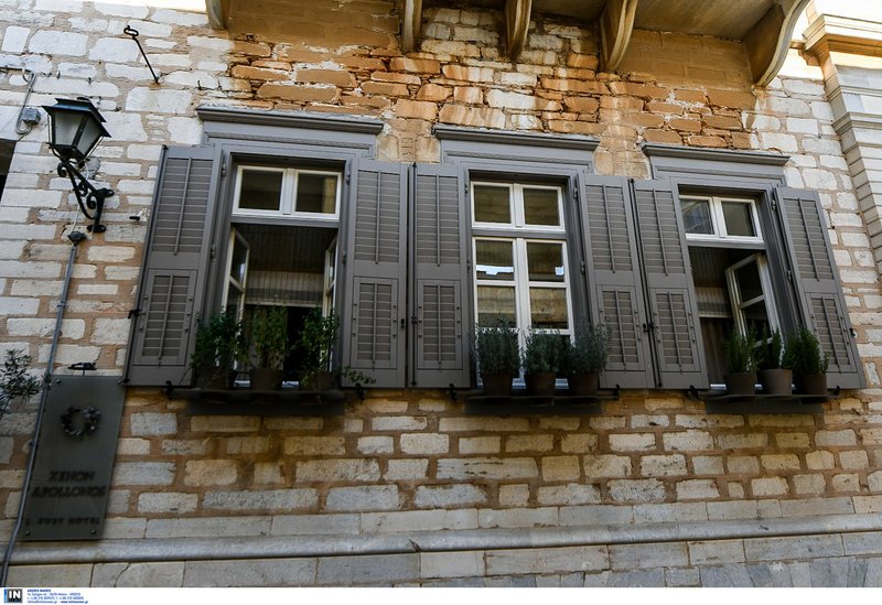 Βαπόρια: Ισως η ομορφότερη συνοικία της Σύρου με τα καπετανόσπιτα -Μοιάζουν να κρέμονται από τα βράχια [εικόνες] | iefimerida.gr 6