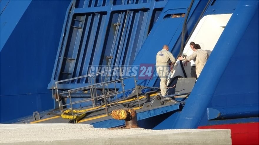 Tα ξημερώματα αναχώρησε από Σύρο το Blue Star Paros που είχε προσκρούσει στο λιμάνι [εικόνες & βίντεο] | iefimerida.gr 2