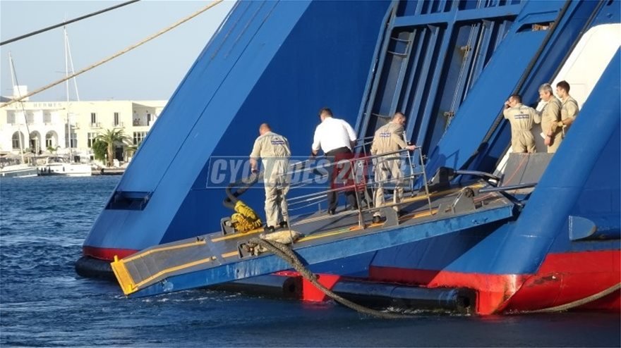 Tα ξημερώματα αναχώρησε από Σύρο το Blue Star Paros που είχε προσκρούσει στο λιμάνι [εικόνες & βίντεο] | iefimerida.gr 1