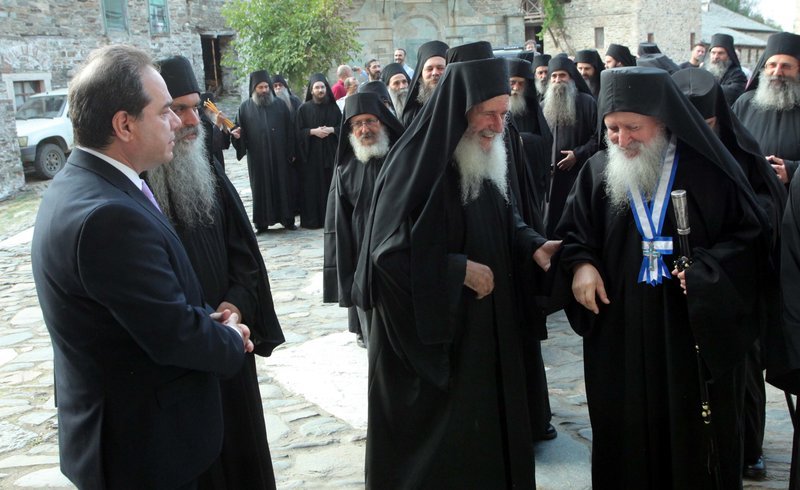 Ο διοικητής του Αγ. Ορους στην Ι. Μονή Ιβήρων για την Κοίμηση της Θεοτόκου [εικόνες] | iefimerida.gr 3