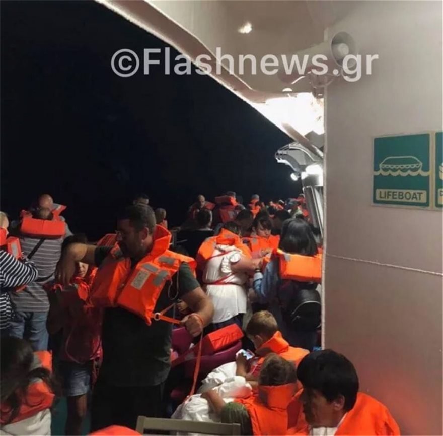 Θρίλερ εν πλω για 875 επιβάτες -Ξέσπασε φωτιά στο  «Ελ. Βενιζέλος» ανοικτά της Υδρας [εικόνες & βίντεο] | iefimerida.gr 2