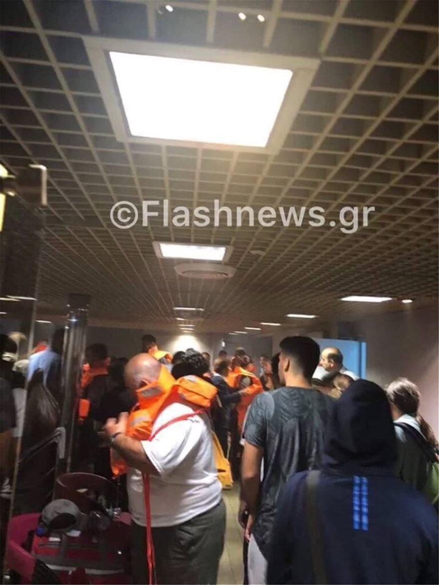 Θρίλερ εν πλω για 875 επιβάτες -Ξέσπασε φωτιά στο  «Ελ. Βενιζέλος» ανοικτά της Υδρας [εικόνες & βίντεο] | iefimerida.gr 3