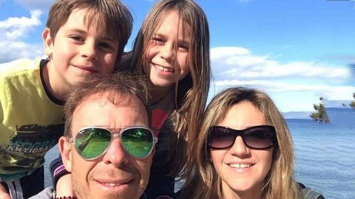Ο Γρηγόρης Φύτρος με την οικογένειά του