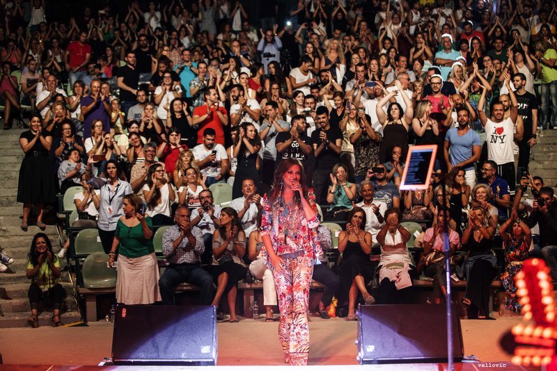 Η Καίτη Γαρμπή μάγεψε το κοινό της σε μία μοναδική συναυλία στο Κηποθέατρο Παπάγου [εικόνες & βίντεο] | iefimerida.gr 0