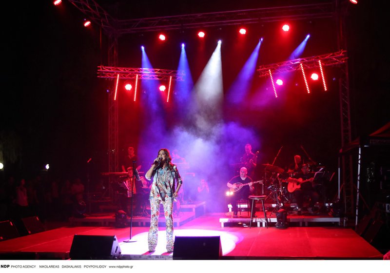 Η Καίτη Γαρμπή μάγεψε το κοινό της σε μία μοναδική συναυλία στο Κηποθέατρο Παπάγου [εικόνες & βίντεο] | iefimerida.gr 3