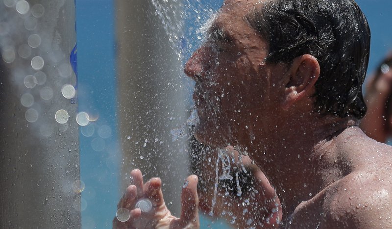 Τι συμβαίνει στο σώμα μας όταν έχει καύσωνα -Τα στάδια μέχρι τη θερμοπληξία [εικόνες] | iefimerida.gr 0