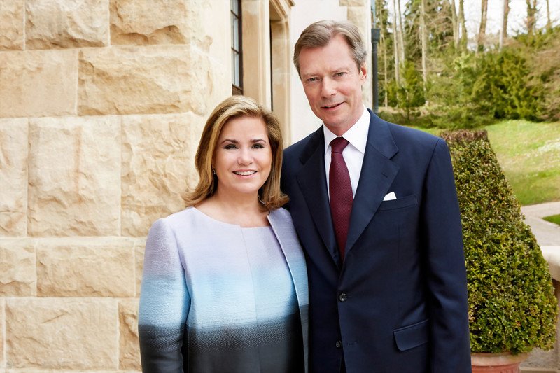 Η Μπριζίτ Μακρόν, με σούπερ μίνι, κάνει διακοπές σε πύργο [εικόνες] | iefimerida.gr 13