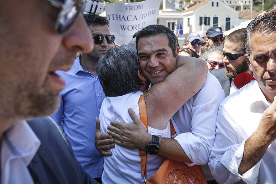 Ηταν πραγματικοί οι χειροκροτητές στην Ιθάκη; Το Twitter ψάχνεται [εικόνες] | iefimerida.gr 4