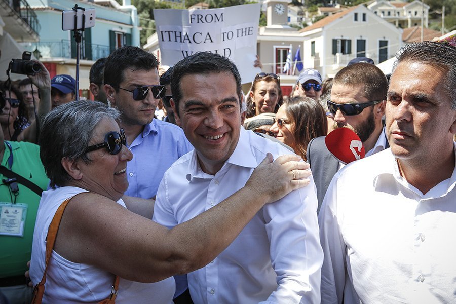 Ηταν πραγματικοί οι χειροκροτητές στην Ιθάκη; Το Twitter ψάχνεται [εικόνες] | iefimerida.gr 1