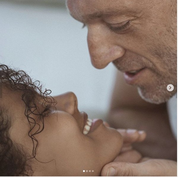 Η θεϊκή φωτογράφιση του Βενσάν Κασέλ με την 20άρα σύντροφό του -Πριν το γάμο [εικόνες] | iefimerida.gr 4