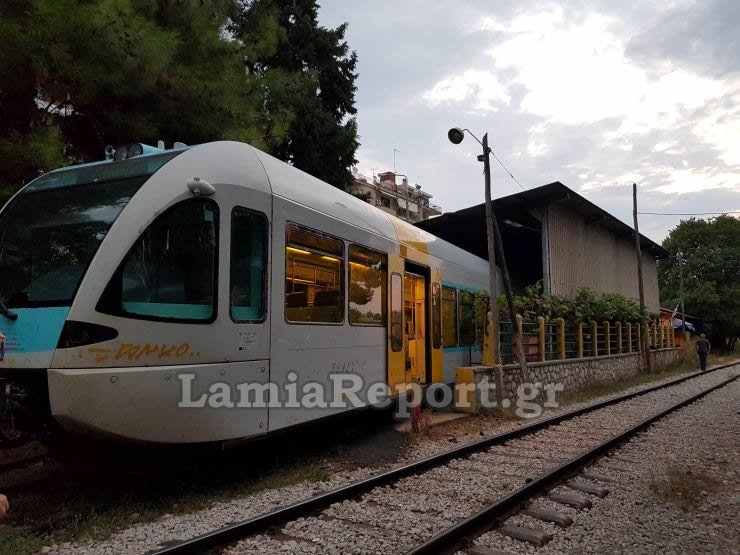 Εκτροχιασμός τρένου στη Λαμία -Αλλαξαν τις ράγες, έπεσε σε αποθήκη και τη διέλυσε [εικόνες & βίντεο]  | iefimerida.gr 9