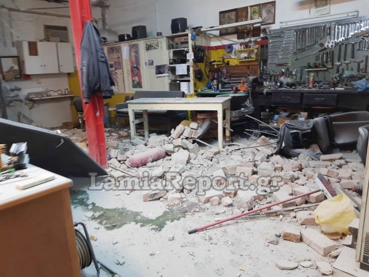 Εκτροχιασμός τρένου στη Λαμία -Αλλαξαν τις ράγες, έπεσε σε αποθήκη και τη διέλυσε [εικόνες & βίντεο]  | iefimerida.gr 4