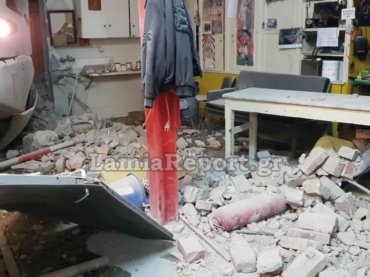 Εκτροχιασμός τρένου στη Λαμία -Αλλαξαν τις ράγες, έπεσε σε αποθήκη και τη διέλυσε [εικόνες & βίντεο]  | iefimerida.gr 5