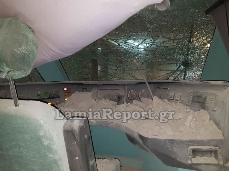 Εκτροχιασμός τρένου στη Λαμία -Αλλαξαν τις ράγες, έπεσε σε αποθήκη και τη διέλυσε [εικόνες & βίντεο]  | iefimerida.gr 7