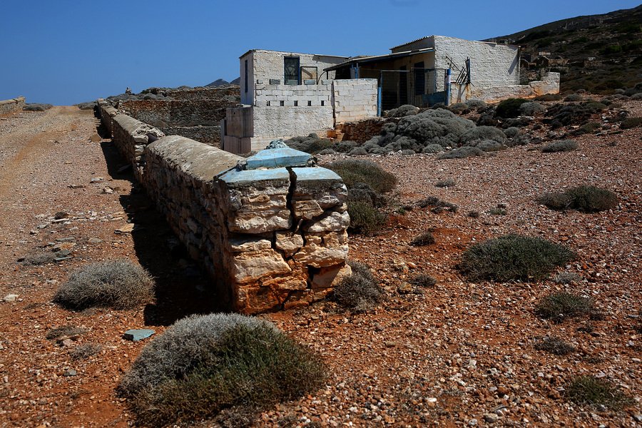 Τα αυθαίρετα της Μακρονήσου.