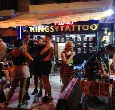 Νύχτες ακολασίας στα Μάλια- Ντόπιος περιγράφει τα εξωφρενικά πράγματα που κάνουν οι Βρετανοί [εικόνες] | iefimerida.gr 1