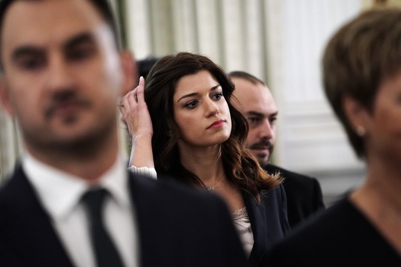 Η Νοτοπούλου έκλεψε τα φλας των φωτογράφων -Με στιλ ντίβας στην ορκωμοσία [εικόνες] | iefimerida.gr 0