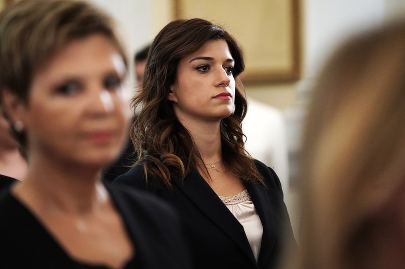 Η Νοτοπούλου έκλεψε τα φλας των φωτογράφων -Με στιλ ντίβας στην ορκωμοσία [εικόνες] | iefimerida.gr 1