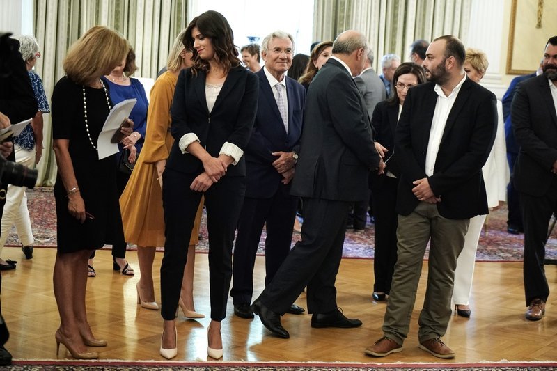 Η Νοτοπούλου έκλεψε τα φλας των φωτογράφων -Με στιλ ντίβας στην ορκωμοσία [εικόνες] | iefimerida.gr 2