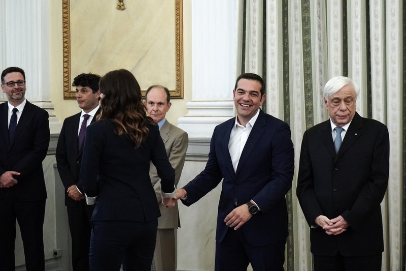 Η Νοτοπούλου έκλεψε τα φλας των φωτογράφων -Με στιλ ντίβας στην ορκωμοσία [εικόνες] | iefimerida.gr 6