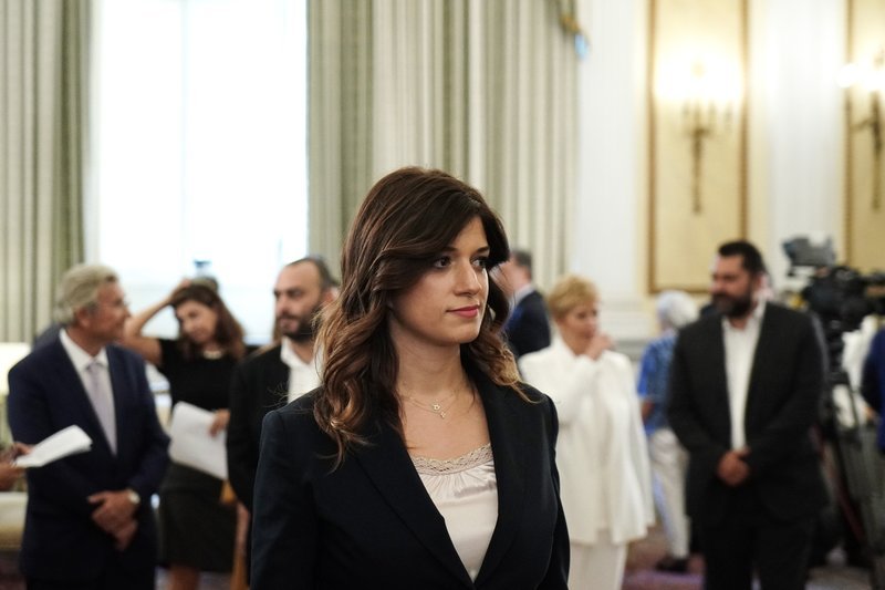 Η Νοτοπούλου έκλεψε τα φλας των φωτογράφων -Με στιλ ντίβας στην ορκωμοσία [εικόνες] | iefimerida.gr 11