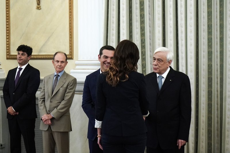 Η Νοτοπούλου έκλεψε τα φλας των φωτογράφων -Με στιλ ντίβας στην ορκωμοσία [εικόνες] | iefimerida.gr 8