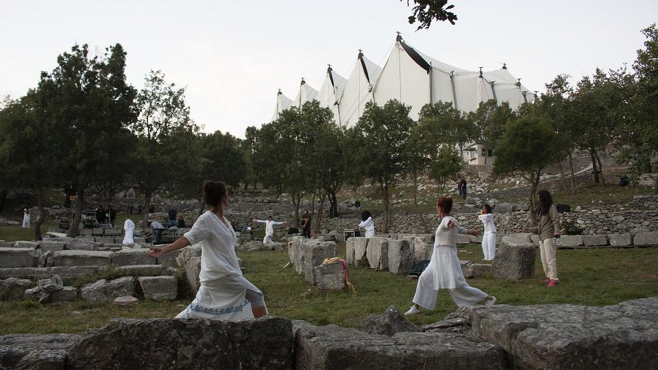 Περφόρμανς 14 ωρών που έκλεισε με παραδοσιακό πρωινό για όλους